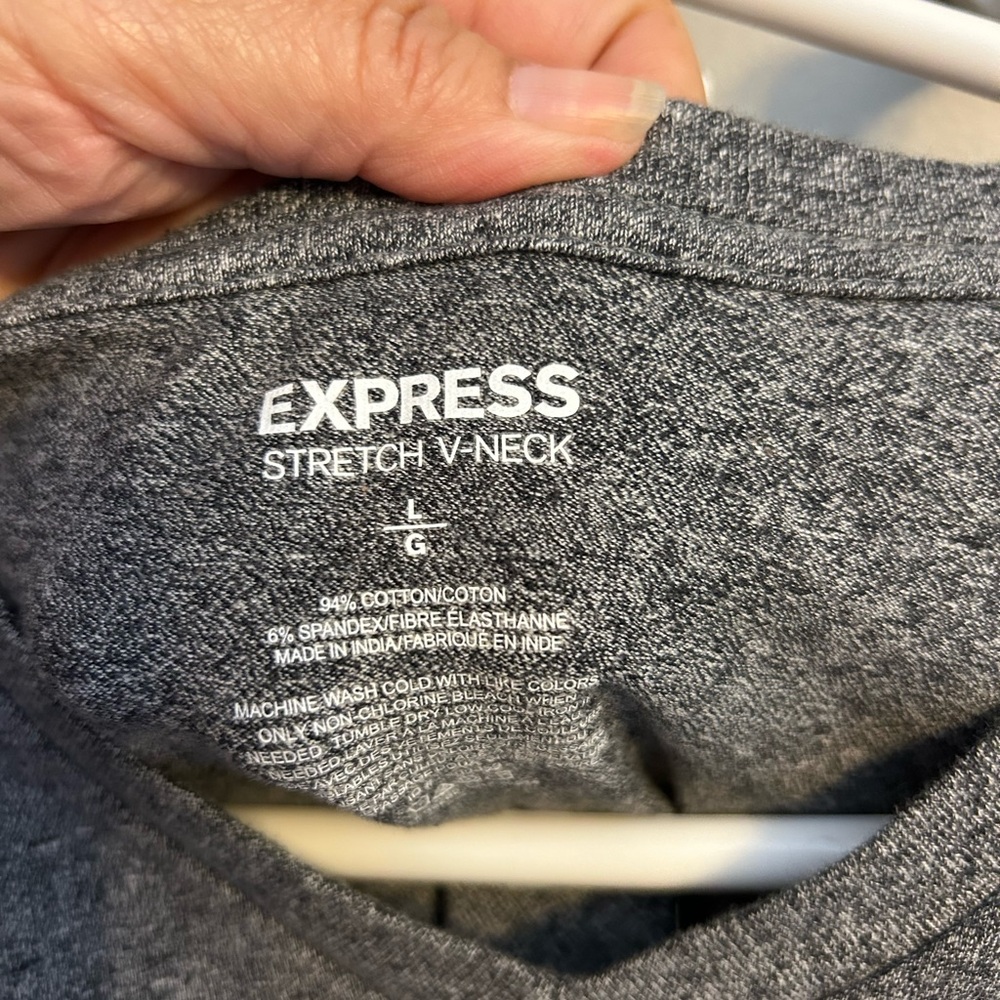 Express V Neck T - Picture 2 of 2